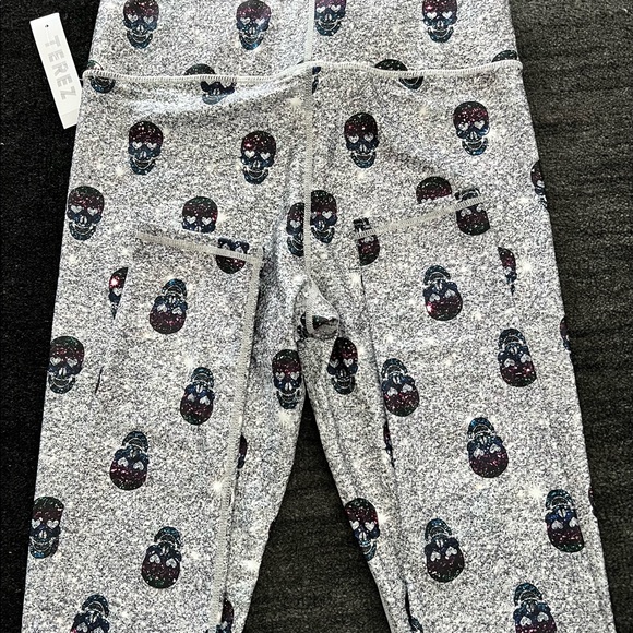 NWT Terez Skull Leggings , Full Length, High Waisted, Size M - Picture 5 of 6